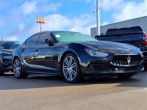 Used 2018 Maserati Ghibli GranLusso image 3