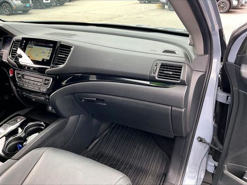 Used 2022 Honda Pilot Touring image 12