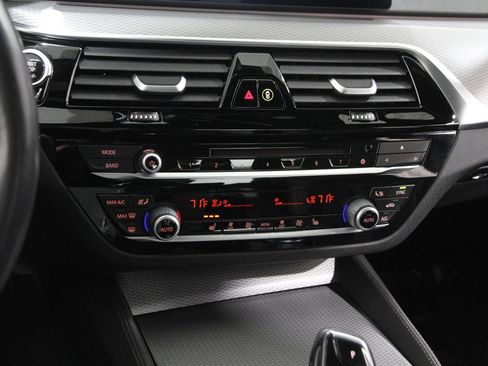 Used 2019 BMW 530i xDrive image 14