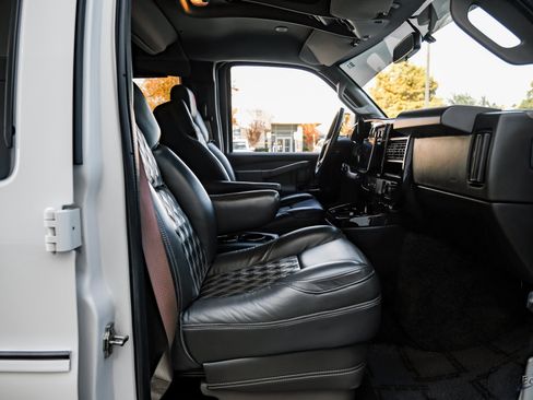 Used 2023 Chevrolet Express 2500 image 47