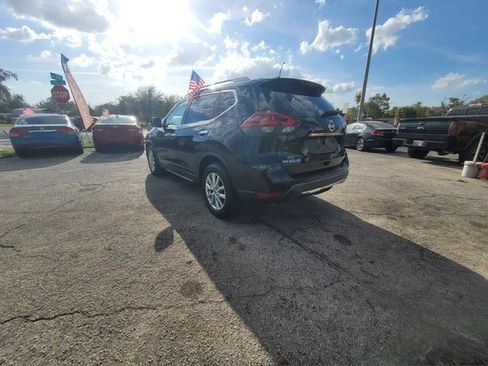 Used 2018 Nissan Rogue SV image 6
