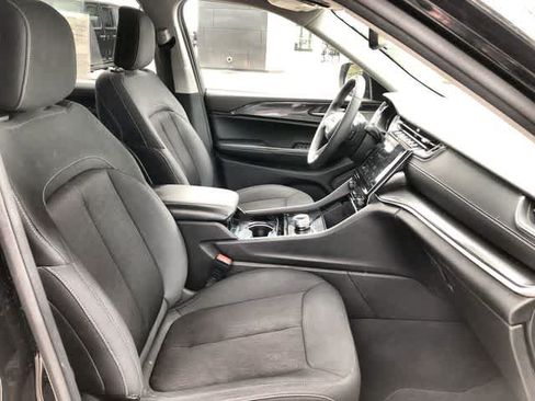 Used 2023 Jeep Grand Cherokee L Laredo w/ Luxury Tech Group I AWD/4WD image 18