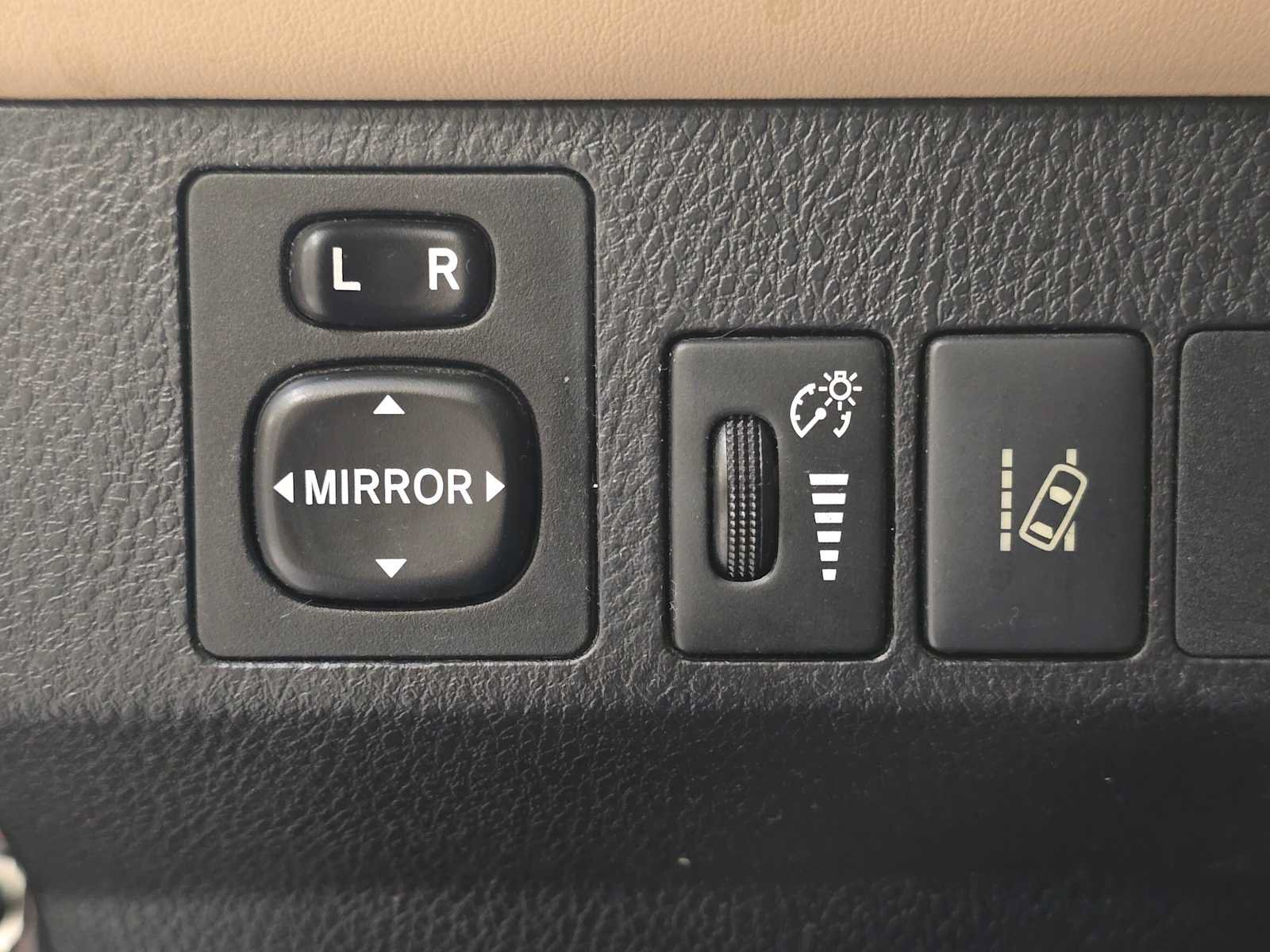 Used 2017 Toyota RAV4 Limited w/ Advanced Technology Package AWD/4WD image 16