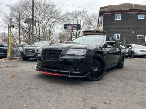 Used 2014 Chrysler 300 C RWD image 5