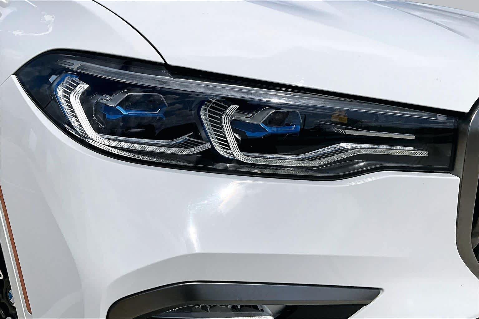 Used 2022 BMW X7 M50i w/ Cold Weather Package AWD/4WD image 26
