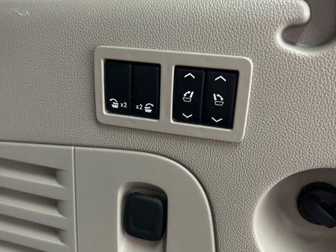 Used 2017 Cadillac Escalade ESV Premium Luxury image 13