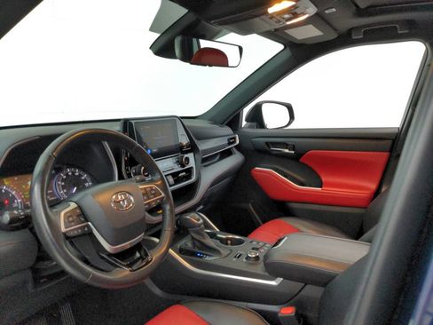 Used 2023 Toyota Highlander XSE AWD/4WD image 16