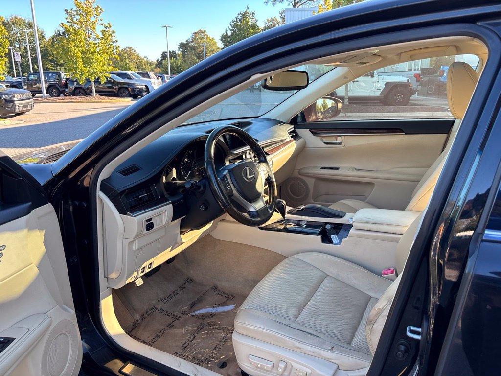 Used 2015 Lexus ES 350 w/ Premium Package FWD image 5