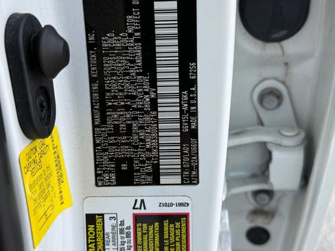 Used 2011 Toyota Venza AWD w/ Comfort Pkg image 17