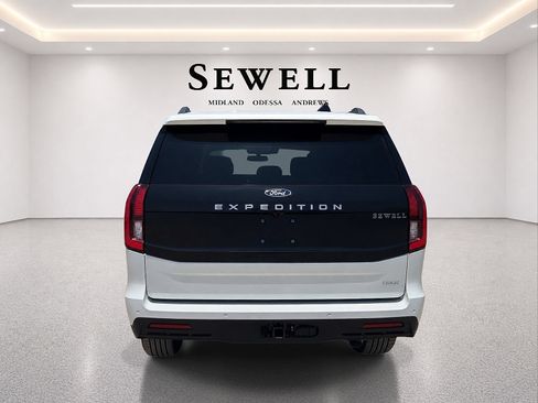 New 2027 Ford Expedition Max Active RWD image 4