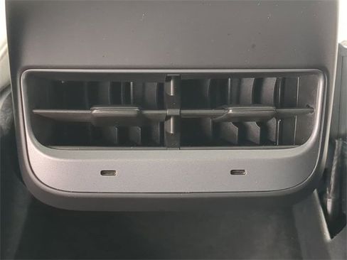 Used 2024 Tesla Model Y Performance image 17