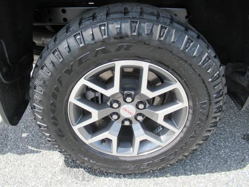 Used 2022 GMC Canyon AT4 AWD/4WD image 8