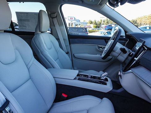 New 2026 Volvo XC90 T8 Ultra w/ Protection Package Premier AWD/4WD image 19