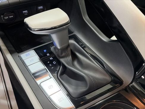 Used 2023 Hyundai Elantra Limited image 13