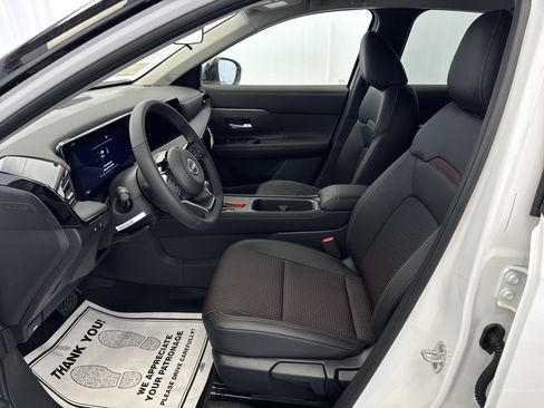 New 2025 Nissan Kicks SR image 7