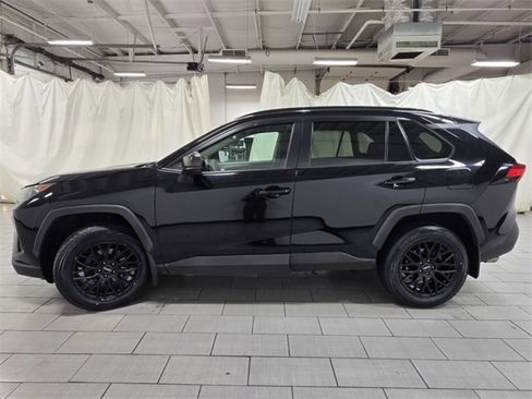 Used 2019 Toyota RAV4 LE image 11