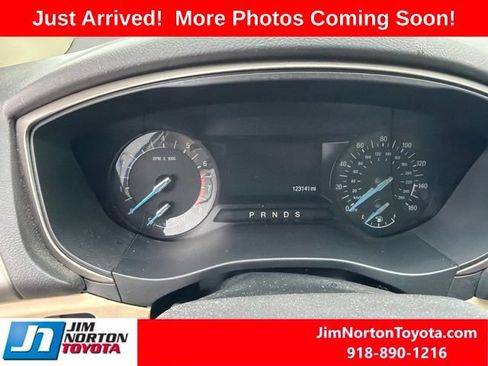 Used 2015 Ford Fusion SE FWD image 8