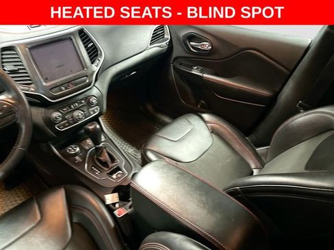 Used 2019 Jeep Cherokee Trailhawk w/ Cold Weather Group image 22