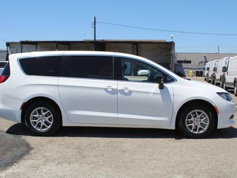 Used 2024 Chrysler Voyager LX FWD image 3