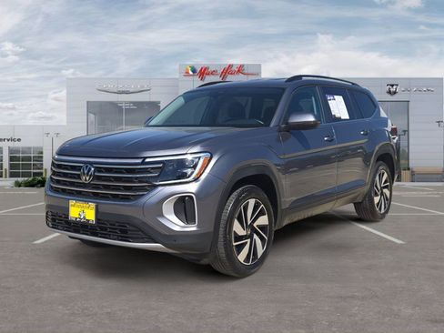 Used 2025 Volkswagen Atlas SE image 1