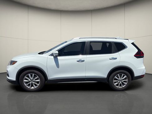 Used 2018 Nissan Rogue SV FWD image 4