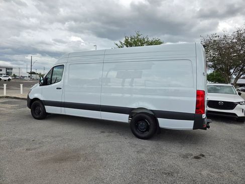 Used 2025 Mercedes-Benz Sprinter 2500 image 7