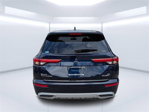 New 2025 Mitsubishi Outlander SE image 4