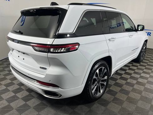 Used 2022 Jeep Grand Cherokee Overland w/ Luxury Tech Group IV AWD/4WD image 6