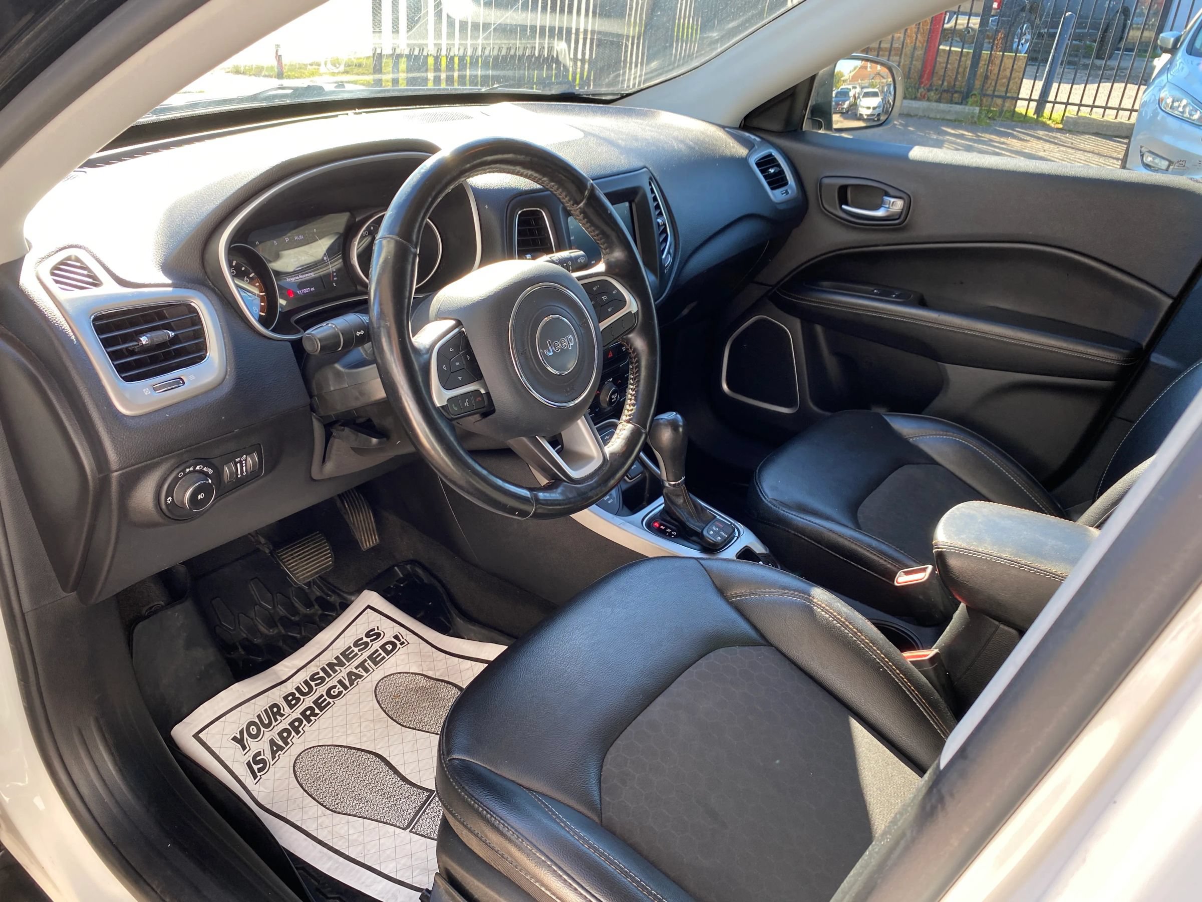 Used 2019 Jeep Compass Latitude w/ Cold Weather Group AWD/4WD image 3