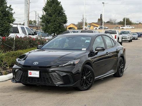 Certified 2025 Toyota Camry SE image 2