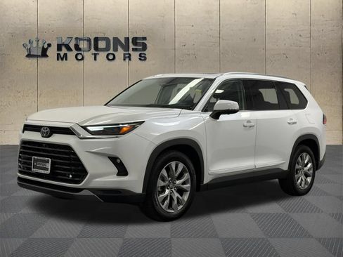 Used 2025 Toyota Grand Highlander AWD image 1