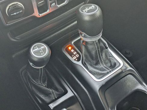 Used 2019 Jeep Wrangler Unlimited Sahara image 13