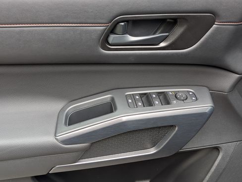 Used 2025 Nissan Pathfinder Rock Creek AWD/4WD image 15