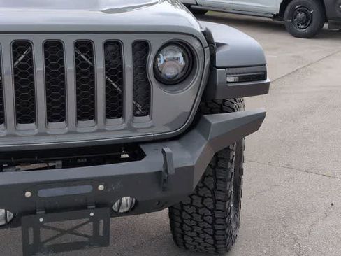 Used 2021 Jeep Gladiator Rubicon w/ Cold Weather Group AWD/4WD image 11