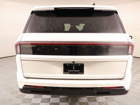 New 2026 Lincoln Navigator L Reserve AWD/4WD image 24