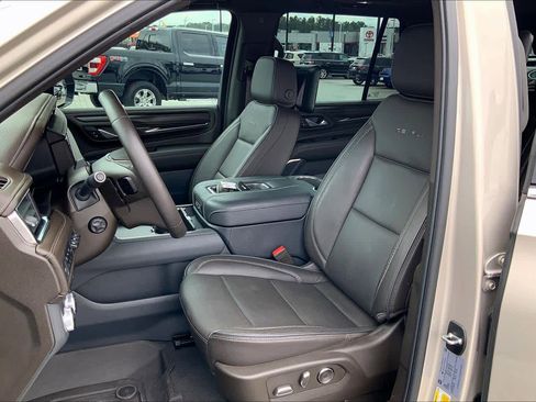 Used 2024 GMC Yukon Denali w/ Advanced Technology Package image 7