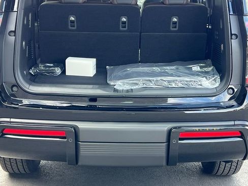 New 2026 Nissan Armada SL w/ Captain's Chari Seat Package AWD/4WD image 4
