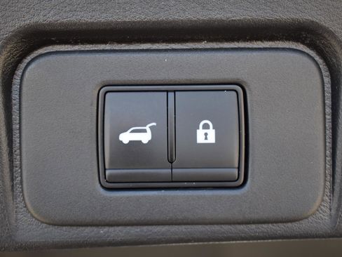 Used 2025 Nissan Rogue SV image 18