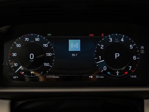 New 2026 Land Rover Discovery S image 34