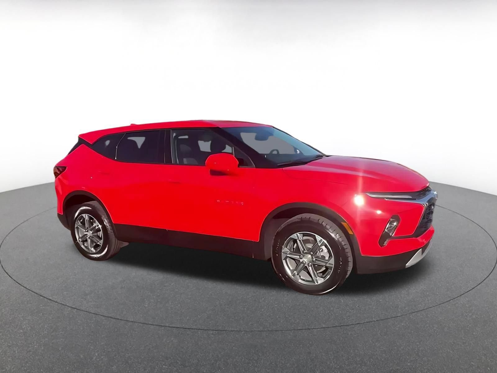 Used 2026 Chevrolet Blazer LT FWD image 2