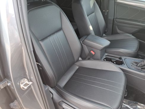 Used 2023 Volkswagen Tiguan SE R-Line FWD image 10