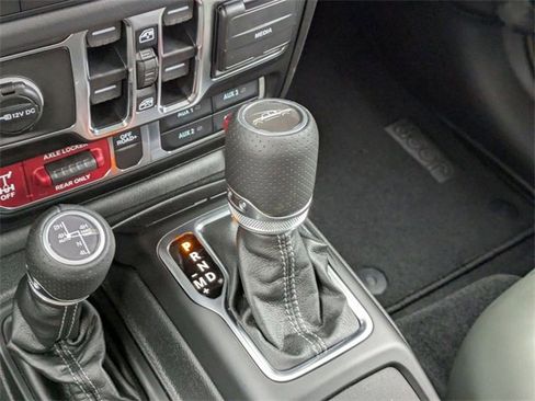 New 2025 Jeep Gladiator Mojave image 28