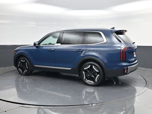 Used 2023 Kia Telluride EX image 5