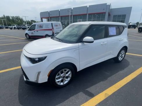 Used 2025 Kia Soul LX w/ LX Technology Package FWD image 6