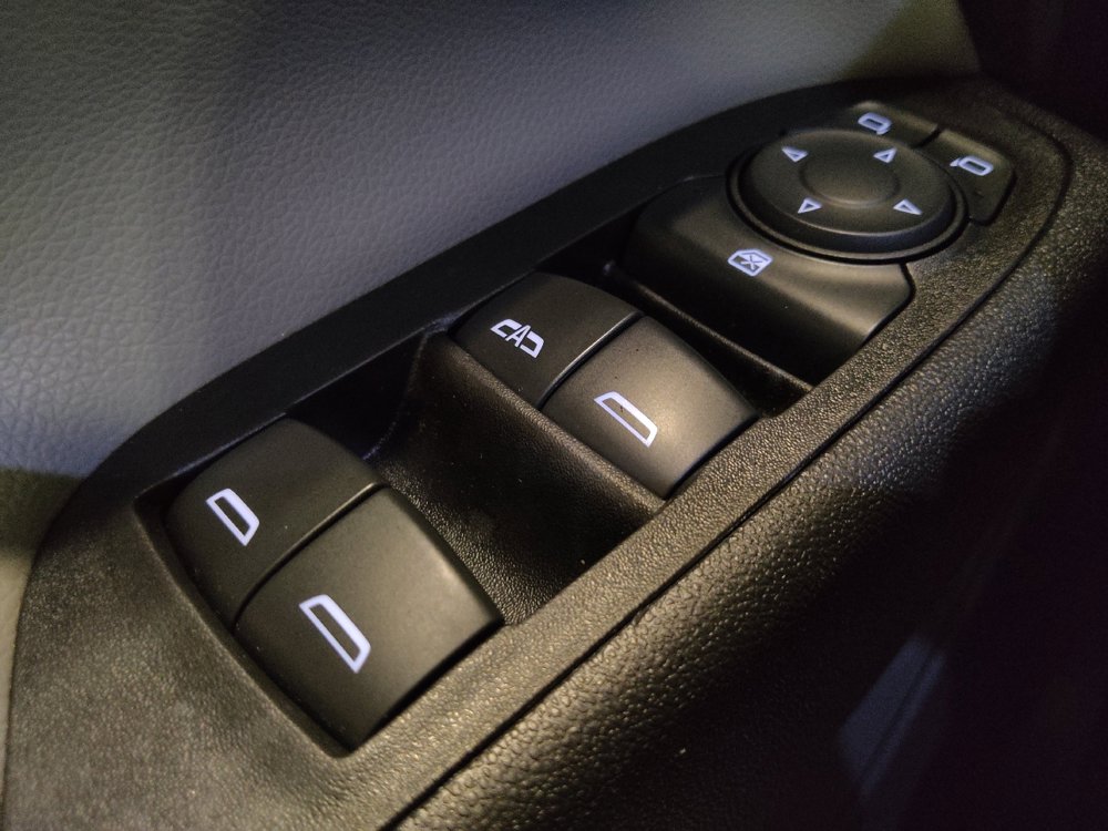 Used 2020 Chevrolet Equinox LS w/ LPO, Cargo Package FWD image 27