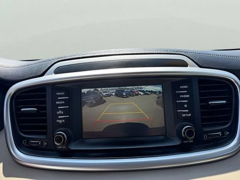 Used 2019 Kia Sorento AWD image 14