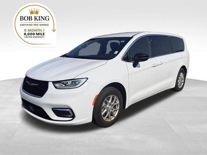 Used 2026 Chrysler Pacifica Select