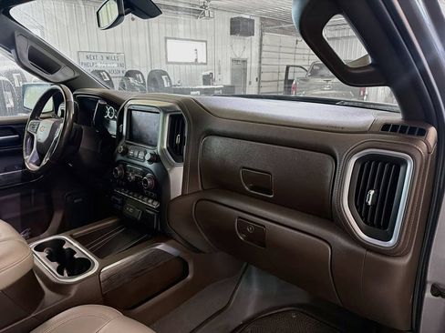 Used 2021 Chevrolet Silverado 1500 LTZ w/ LTZ Convenience Package II AWD/4WD image 12