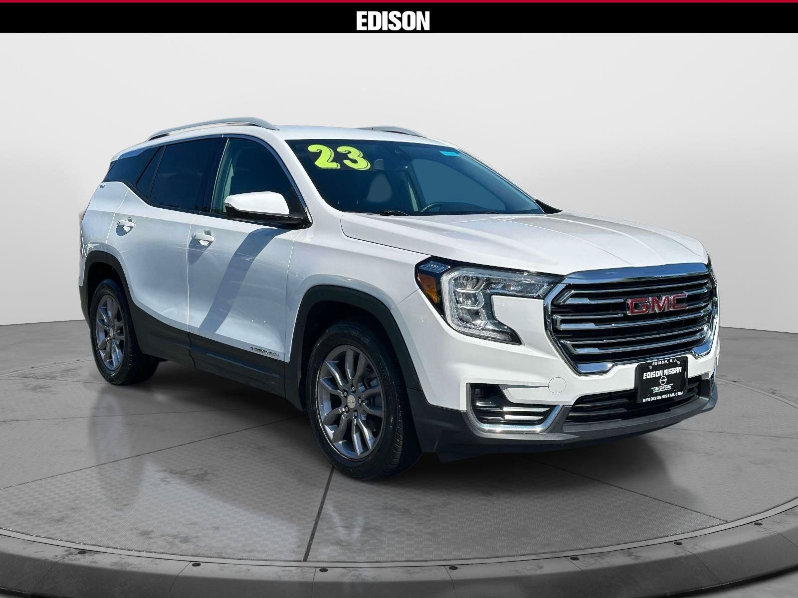 Used 2023 GMC Terrain SLT FWD image 1