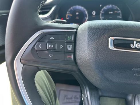 Used 2025 Jeep Grand Cherokee Altitude image 44